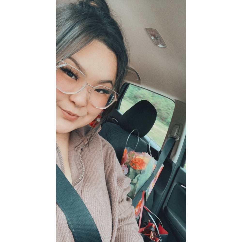 Meet your Posher, Olivia